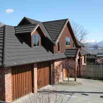 Enviable downtown Wanaka location. Room for  up to 9 guests Hotel Exterior