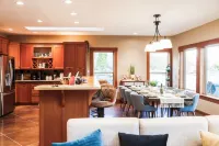 Modern Farmhouse (Lower Floor only) with Hot Tub and Games Room