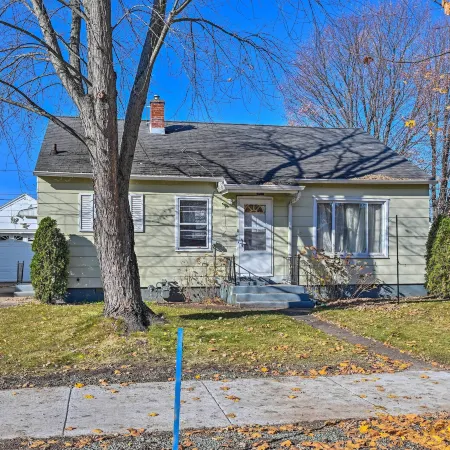 Charming Family Home ~ 4 Mi to Granite Peak!