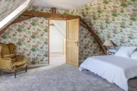 Sublime renovated farmhouse with swimming pool - great comfort