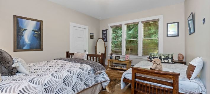 Mountain Meadows Inn & Chalet Suites Hotels in Pierce County