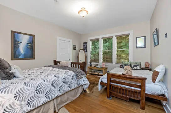 Mountain Meadows Inn & Chalet Suites