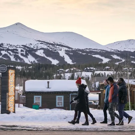 Quaint Studio in Heart of Breck Steps to Snowy Fun