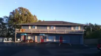 Mountain Country Motor Inn Hotel di Pine B Township