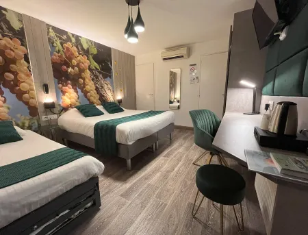 Cit'Hotel le Cheval Blanc Cognac Centre Отели в г. Коньяк