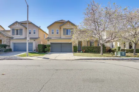 14 Mi to Old Town Temecula: Luxe Fallbrook Home! Отели рядом с достопримечательностью «Fallbrook Art Center»