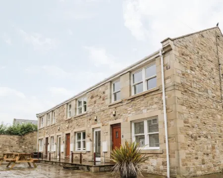 2 Apple Tree Hotels in Chathill