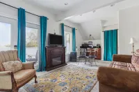 The Columbia Inn at Peralynna Hotels in Clarksville
