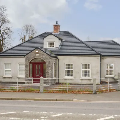Sliabh Amharc Hotels near Down Cathedral