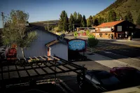 Yosemite Gateway Motel - parking