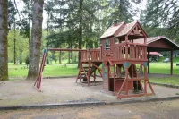Lone Fir Resort Hotels in Cougar