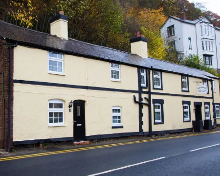 Catref Hotels in Llangollen