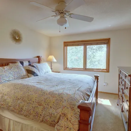75 Corinthian 3Br 3ba Spacious Layout, Private Garage. 3 Bedroom Townhouse by RedAwning