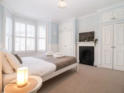 Sunrise House Отели рядом с достопримечательностью «White House Beach Caravan and Motorhome Club Campsite»