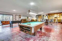 Cozy Cabin w/ Backyard Oasis: 11 Mi to Marina - Homestays