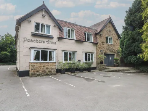 Poacher's Arms Hotels in Hope