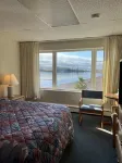 Shoreline Inn
