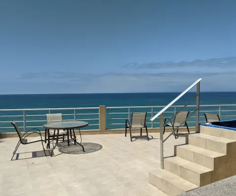 Spectacular Penthouse Ocean View Across From Beach. Free parking on Street!