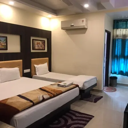 Goroomgo Cottage Ganga Inn New Delhi Отели рядом с достопримечательностью «Рынок Садар-Базар»