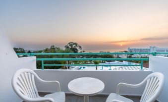 Adelais Bay Hotel