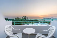 Adelais Bay Hotel
