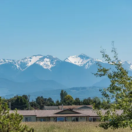 Juan de Fuca Waterfront Hotel & Cottages