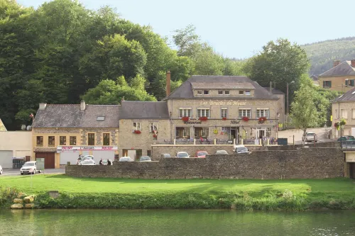 Hôtel les Boucles de Meuse - parking