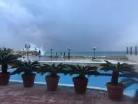 Holiday Suites Hotel & Beach Resort - en bord de mer