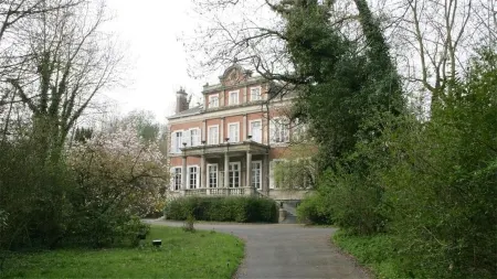 Le Château de Philiomel Отели в г. Перн