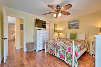 Convenient PCB Condo w/ Pool Access: Walk to Beach