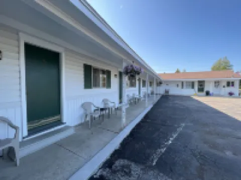 Cedars Motel Hotels in Mackinac County