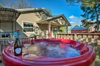 Broken Bow Cottage w/ Deck, Hot Tub & Fire Pit! - Pet friendly