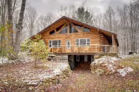 Oswegatchie River Cabin w/ Kayaks + Fire Pit! - 3-Sterne