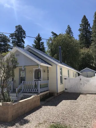 The Lilac Cottage is a charming 2-bedroom house in Cloudcroft with fenced yard!