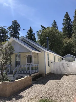 The Lilac Cottage is a charming 2-bedroom house in Cloudcroft with fenced yard!