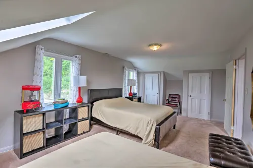 Queen City Home w/ Ohio River View - 3 Mi to Dtwn! Hotels in Bellevue