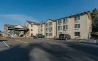 The Ashley Inn & Suites