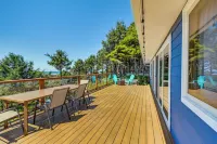 Moclips Home w/ Hot Tub & Stunning Beach Views! Hotels in Moclips