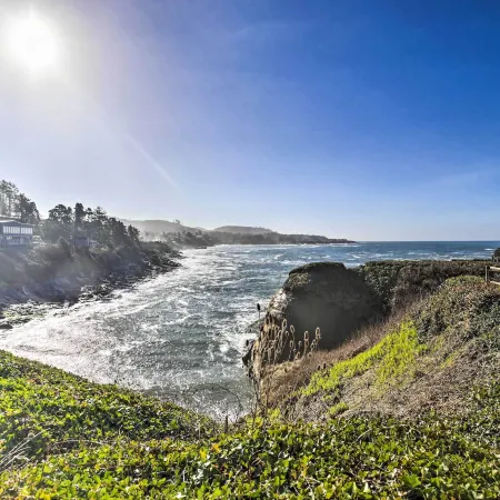 Idyllic Coastal Haven - Whale Watch in Depoe Bay!