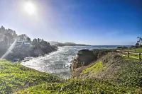 Idyllic Coastal Haven - Whale Watch in Depoe Bay! - parking