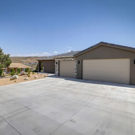 Toquerville Home w/ Mtn Views, Near State Parks!