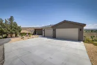 Toquerville Home w/ Mtn Views, Near State Parks! - parking