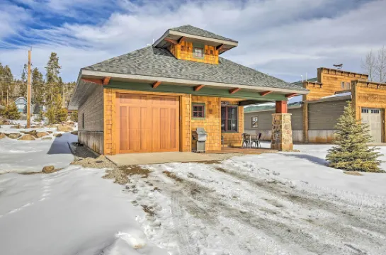 Dog-Friendly Cabin in the Heart of Grand Lake!