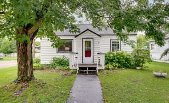 Downtown Baudette Vacation Rental Walk to Dining! - Housity