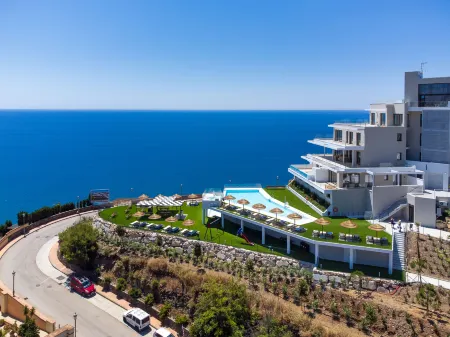 Collection View Free Spa & Padel