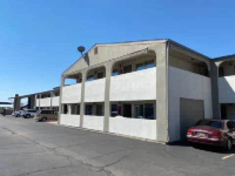 Desert Sands Inn & Suites Hotels in Albuquerque