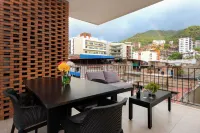 Gorgeous condo in the heart of Romatinc Zone at The Park! 2BR/2 BATHS