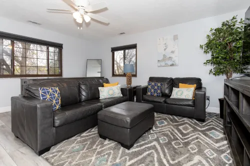 Balcony with Stunning Lake and River Views - Gorgeous Townhouse Getaway Hotels in Huron