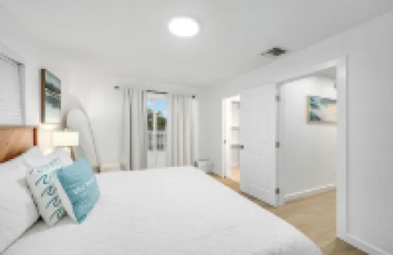 Casa Las Olas - Waterfront Home with Heated Pool, Movie Theater & Arcade