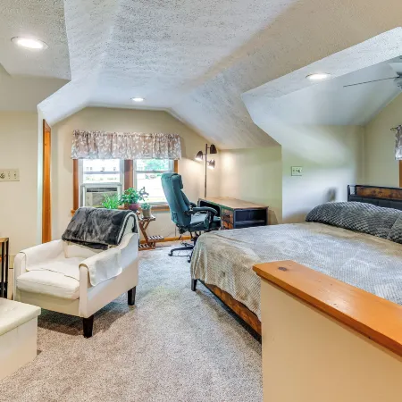 Cozy Couples Retreat: 3 Mi to Seneca Lake!